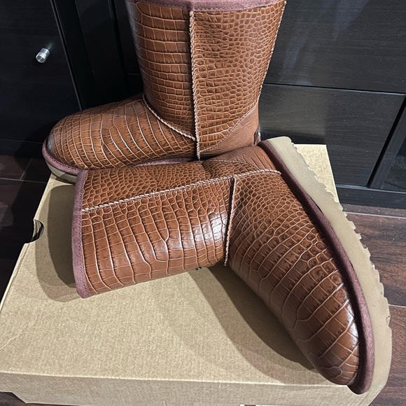 Ugg Classic Short Croc Boots - Picture 8 of 10